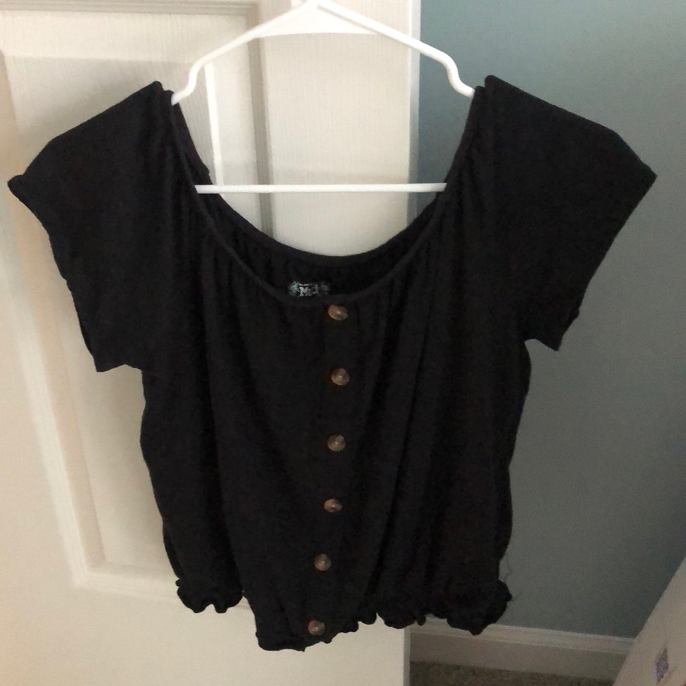 Mudd Scrunched Bottom Short Sleeved Black Blouse